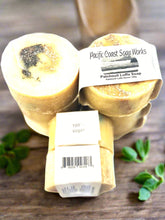 Load image into Gallery viewer, patchouli luffa loofa canada natural soap scrub 
