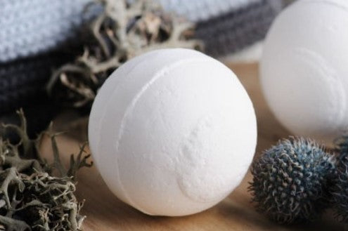 Well-being Bath Bomb with Eucalyptus, Spearmint, Sweet Orange, Rosemary, Cedarwood, and Fir Needle for relaxation and sensory experience