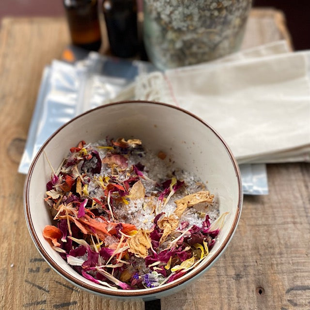 herbal tea bath bag with sea salt, epson salts, hibiscus, lavender, chamomile and magnolia flowers. essential oils